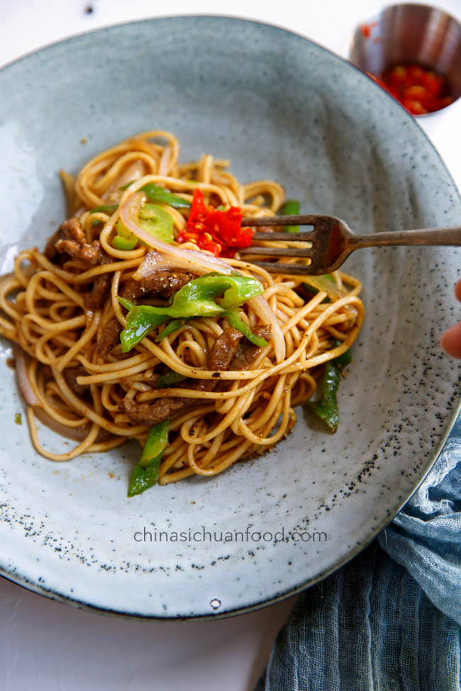 black pepper beef chow mein|chinasichuanfood.com