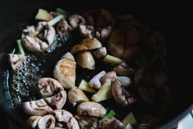 Chinese button mushroom soup|chinasichuanfood.com