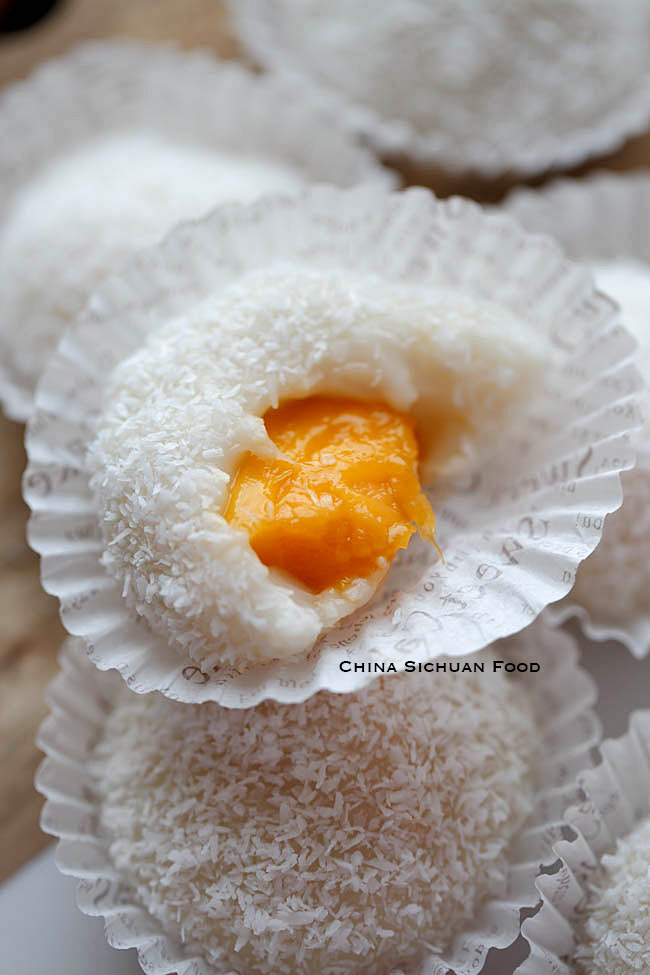 Sticky Rice Cake with Coconut–Nuomici