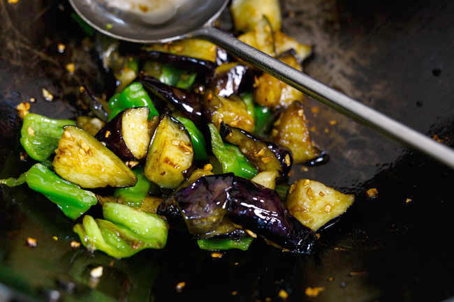 Eggplant with garlic sauce| chinasichuanfood.com