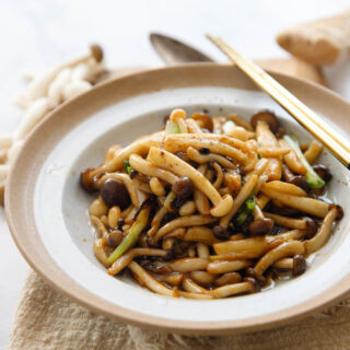 mushroom stir fry|chinasichuanfood.com