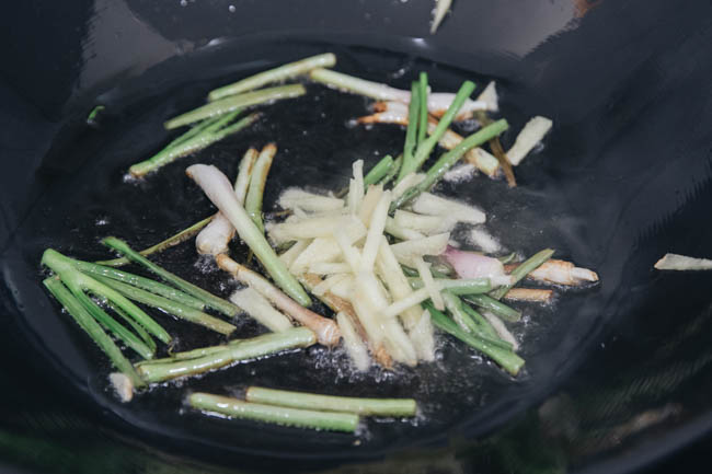 mushroom stir fry|chinasichuanfood.com