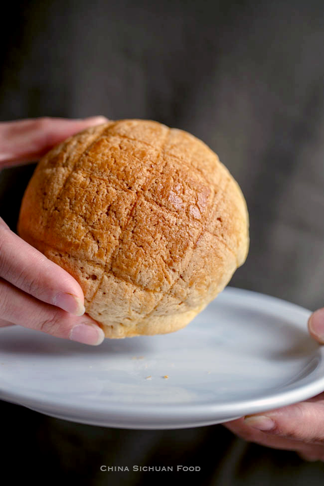 Pineapple buns|chinasichuanfood.com