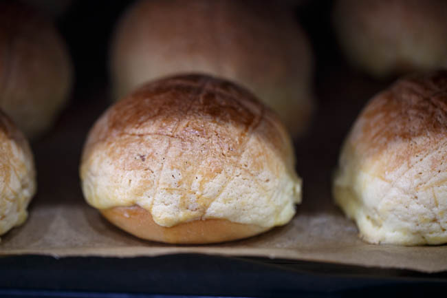 Pineapple buns|chinasichuanfood.com