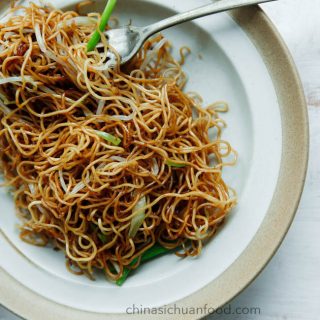 soy sauce fried noodles/Cantonese fried noodles|chinasichuanfood.com