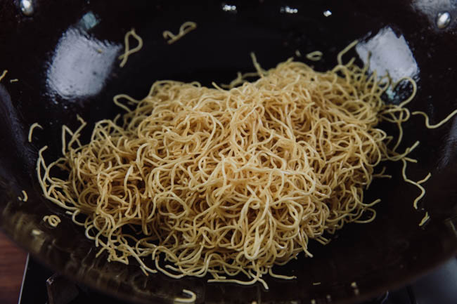 soy sauce fried noodles|chinasichuanfood.com