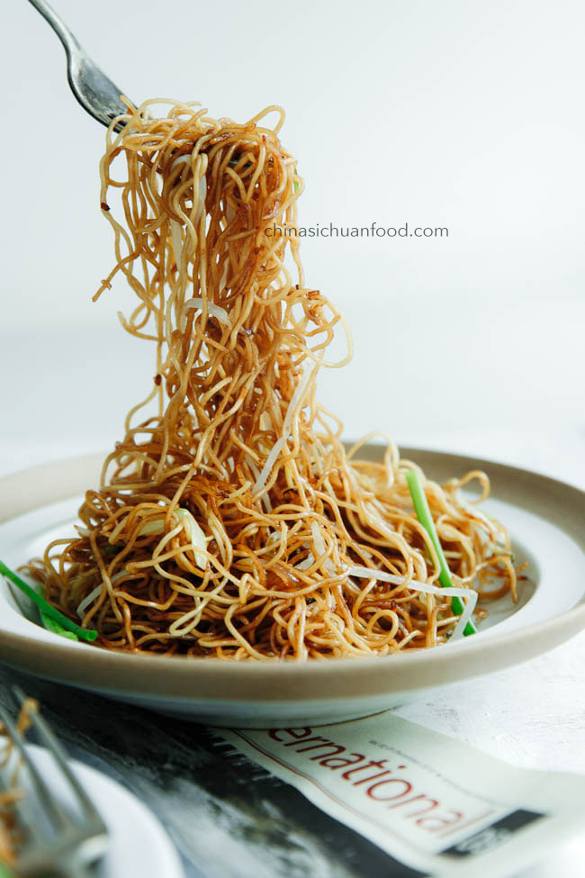 soy sauce fried noodles/Cantonese fried noodles|chinasichuanfood.com