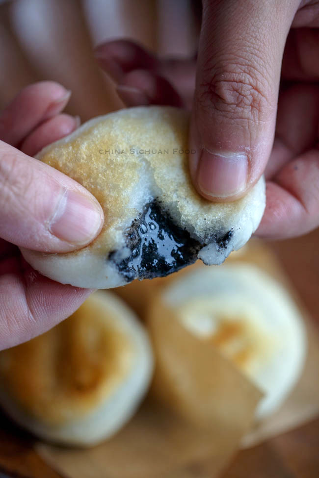 sticky rice cake with black sesame filling|chinasichuanfood.com