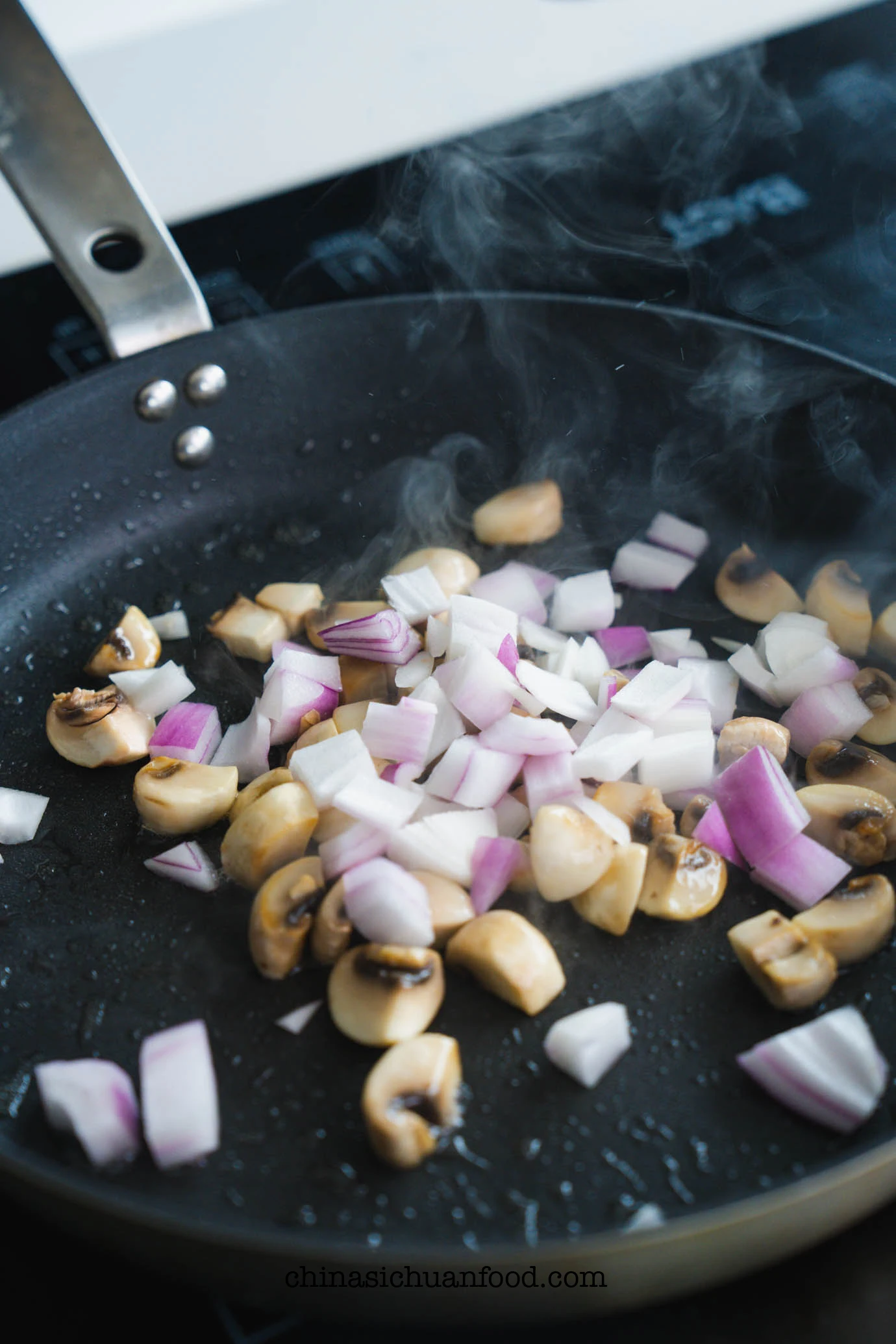 beef and button mushrooms fried rice | chinasichuanfood.com