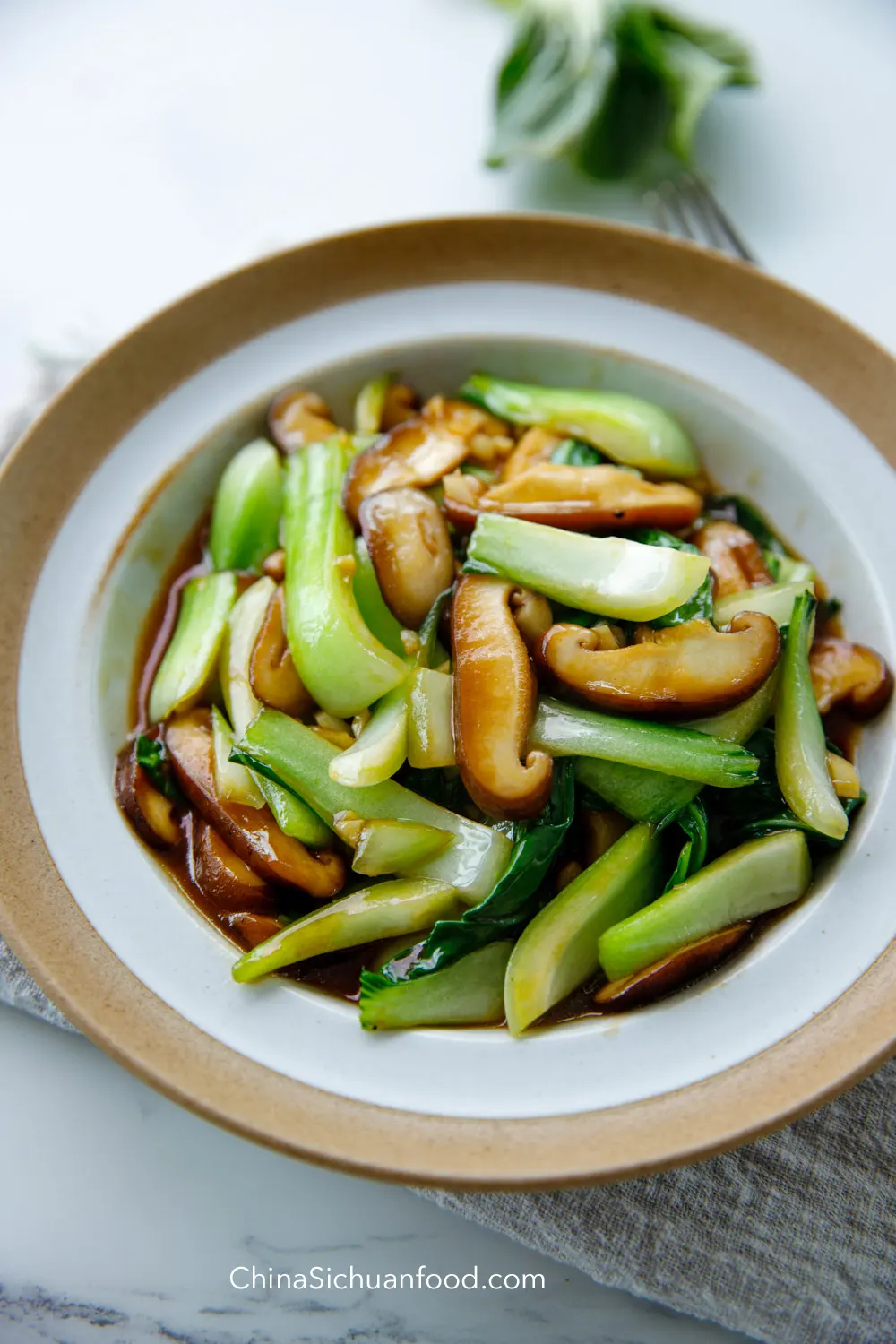 bok choy and mushroom stir fry|chinasichuanfood.com