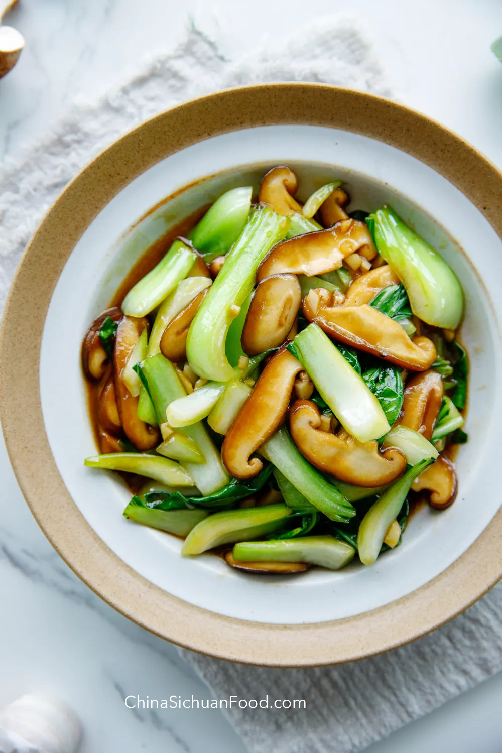 bok choy and mushroom stir fry|chinasichuanfood.com