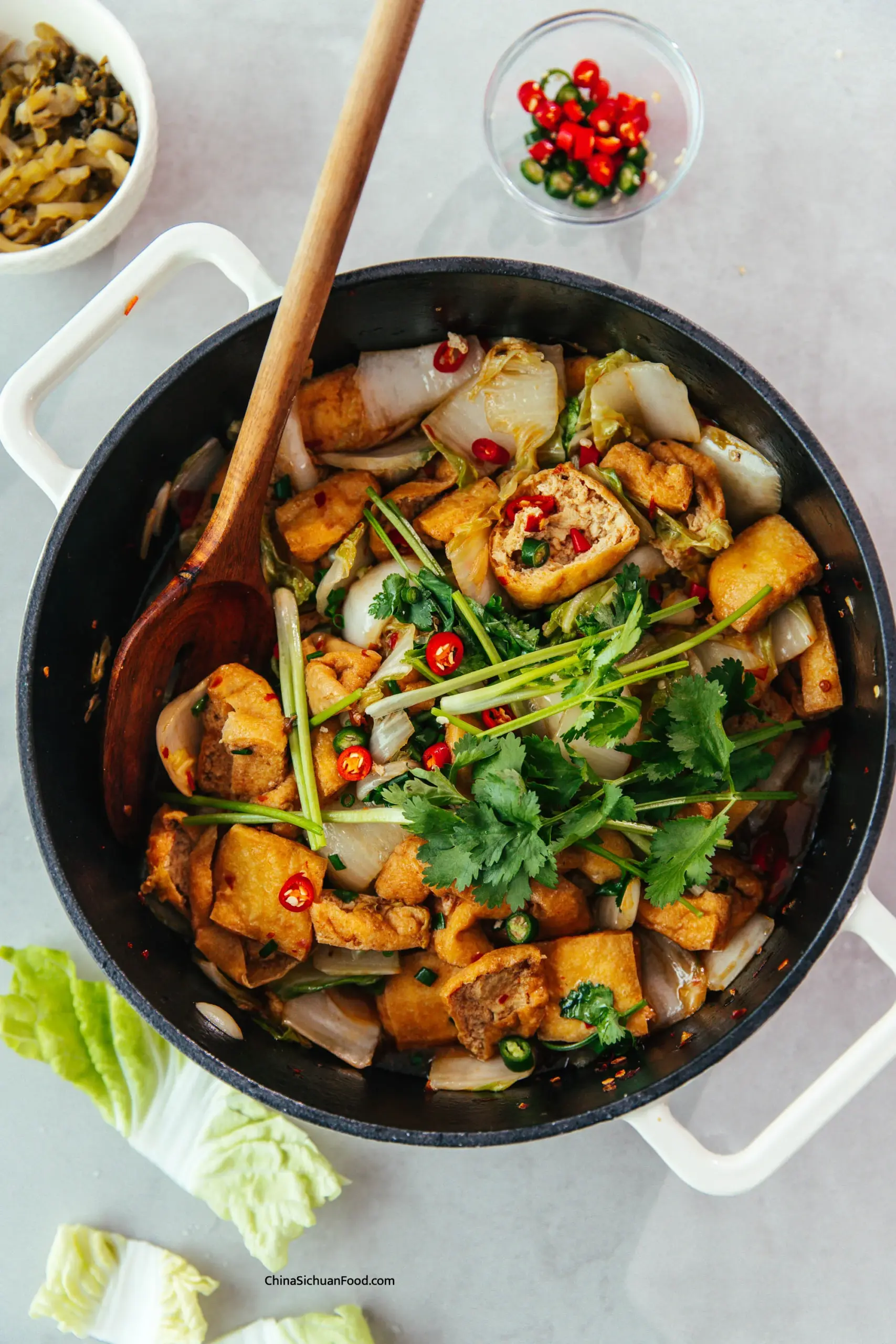 tofu puff braised with cabbage|chinasichuanfood.com