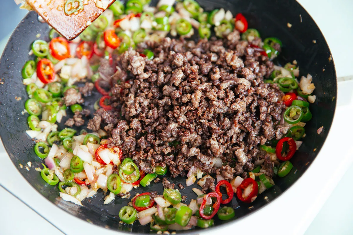 spicy minced beef stir fry | chinasichuanfood.com