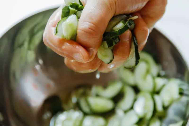 pork and cucumber stir fry|chinasichuanfood.com