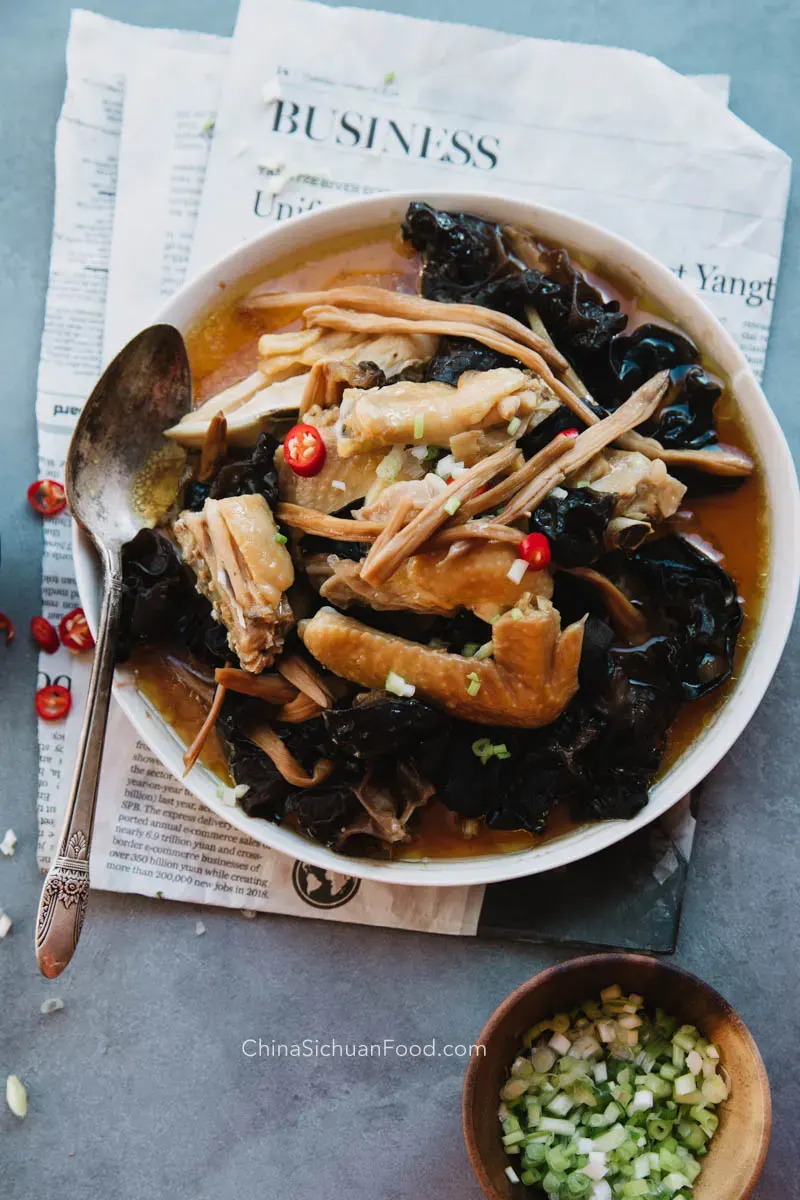 steamed chicken with wood ear mushroom|chinasichuanfood.com