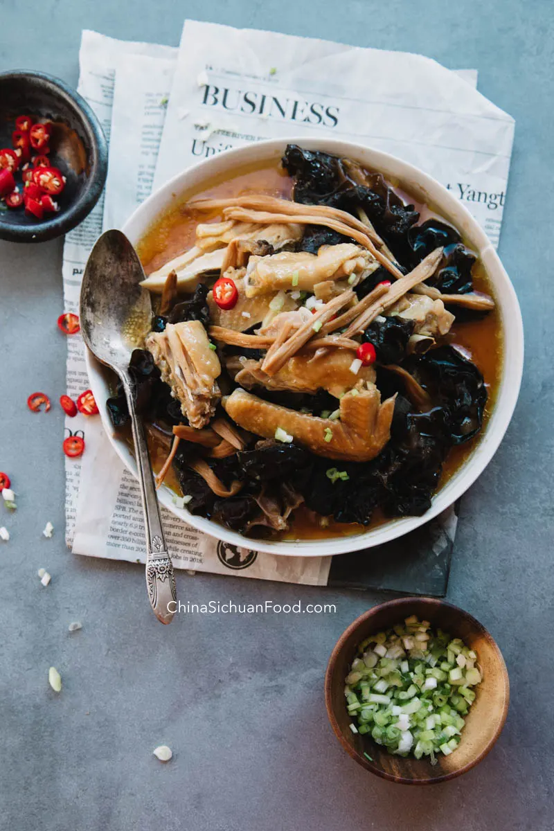 steamed chicken with wood ear mushroom|chinasichuanfood.com