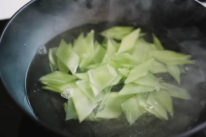 stem celtuce stir fry|chinasichuanfood.com