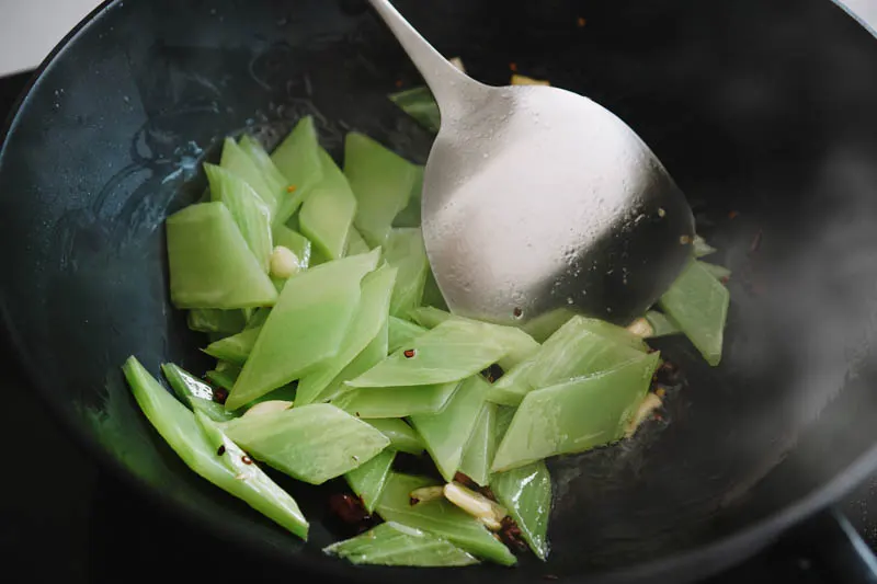 stem celtuce stir fry|chinasichuanfood.com