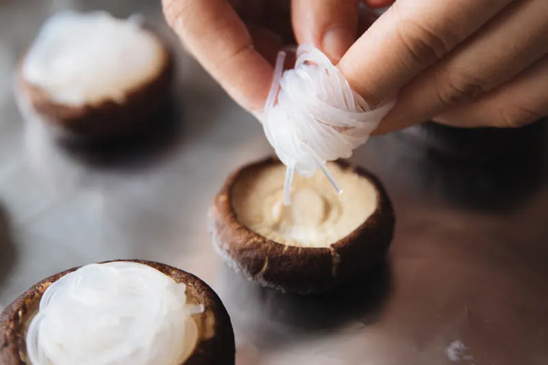 stuffed mushrooms with hot garlic sauce|chinasichuanfood.com