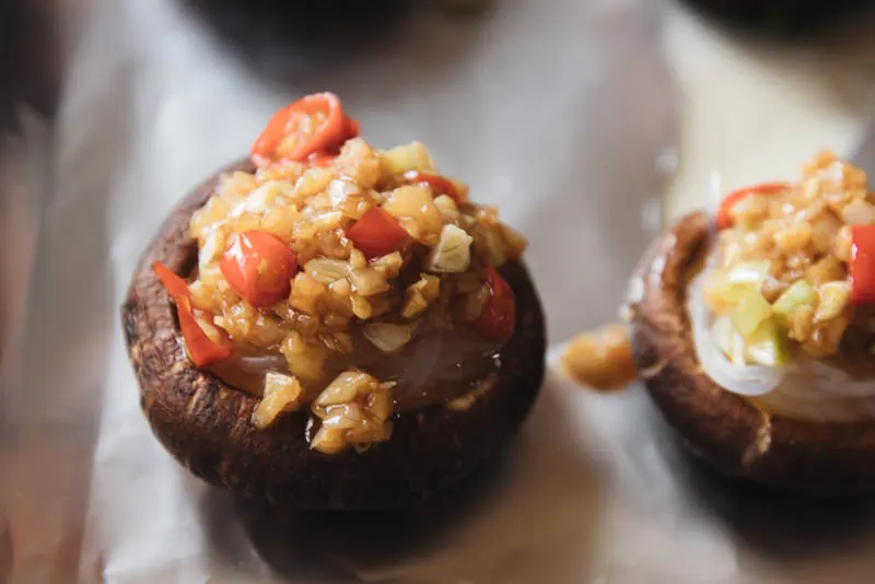 stuffed mushrooms with hot garlic sauce|chinasichuanfood.com