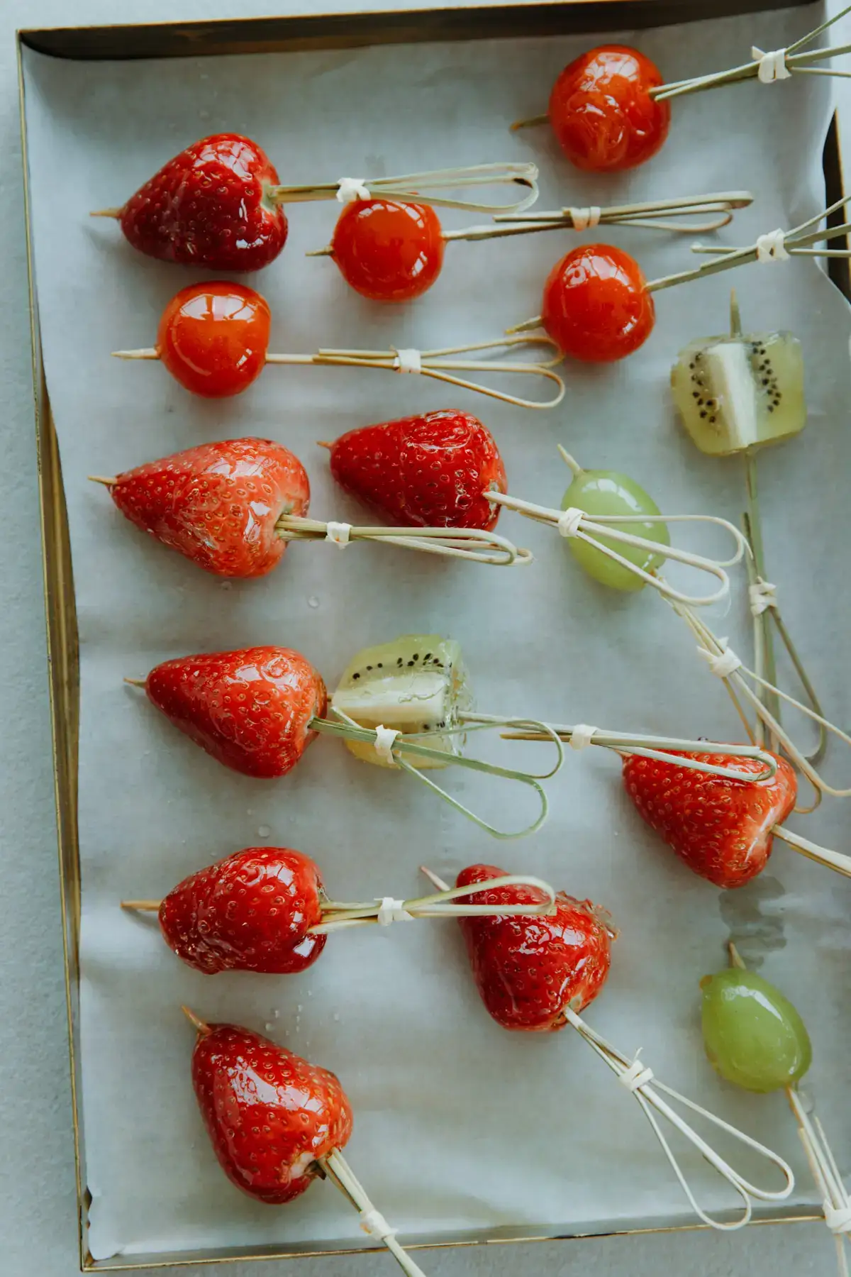 tanghulu, candied fruit|chinasichuanfood.com