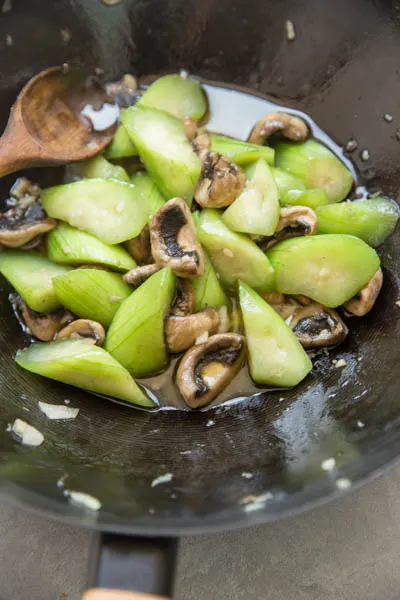 Towel Gourd Stir Fry with Mushrooms