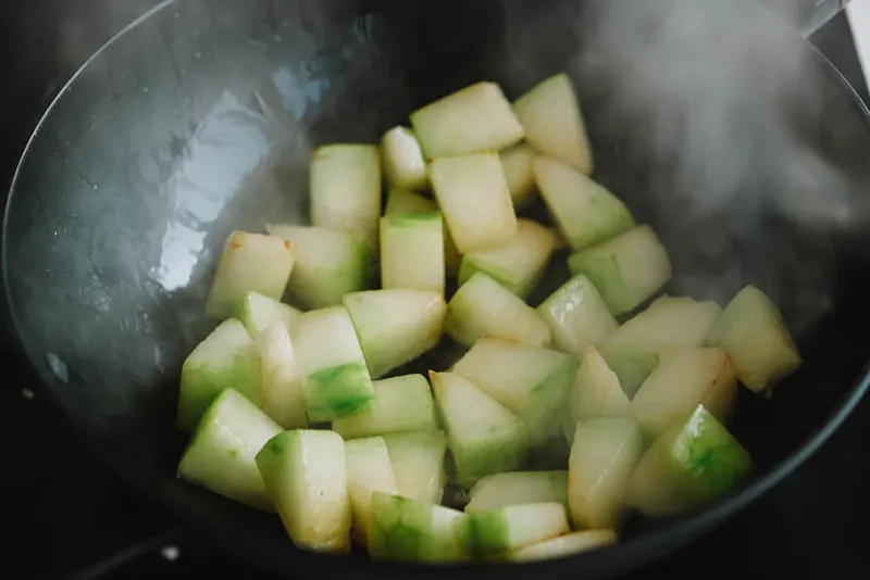 braised winter melon with minced pork|chinasichuanfood.com