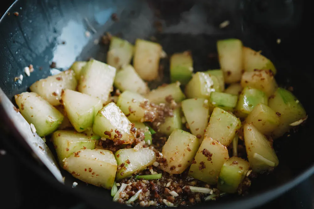 braised winter melon with minced pork|chinasichuanfood.com