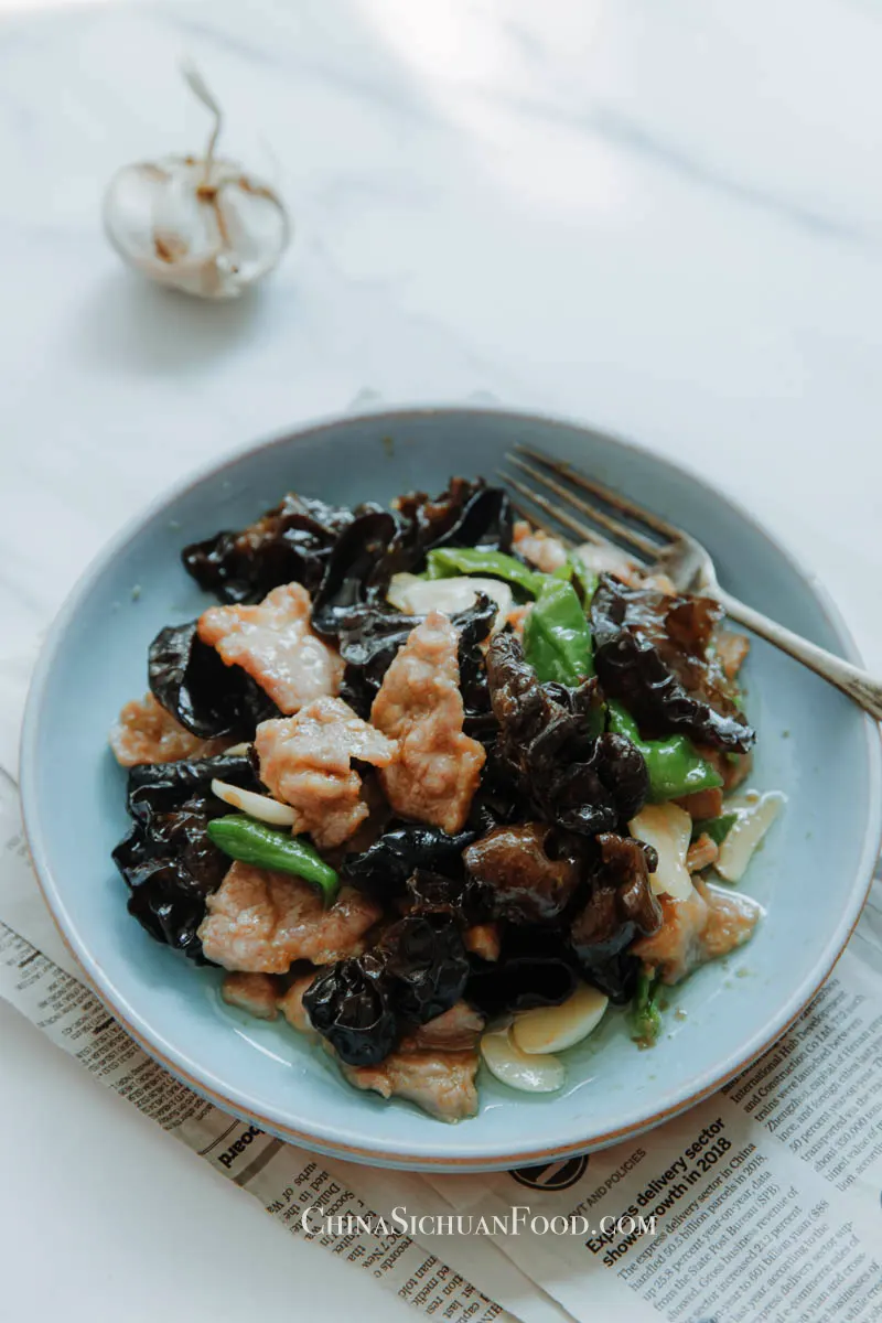 wood ear and pork stir fry|chinasichuanfood.com