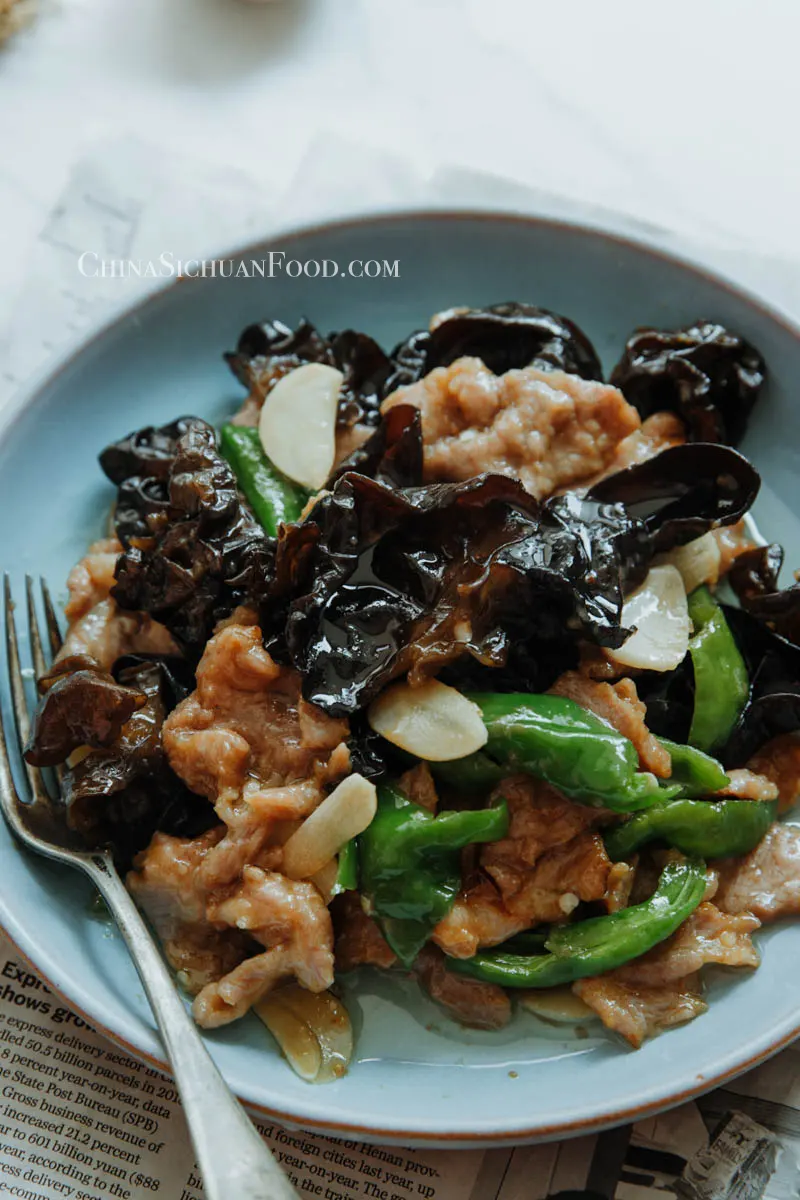 wood ear and pork stir fry|chinasichuanfood.com